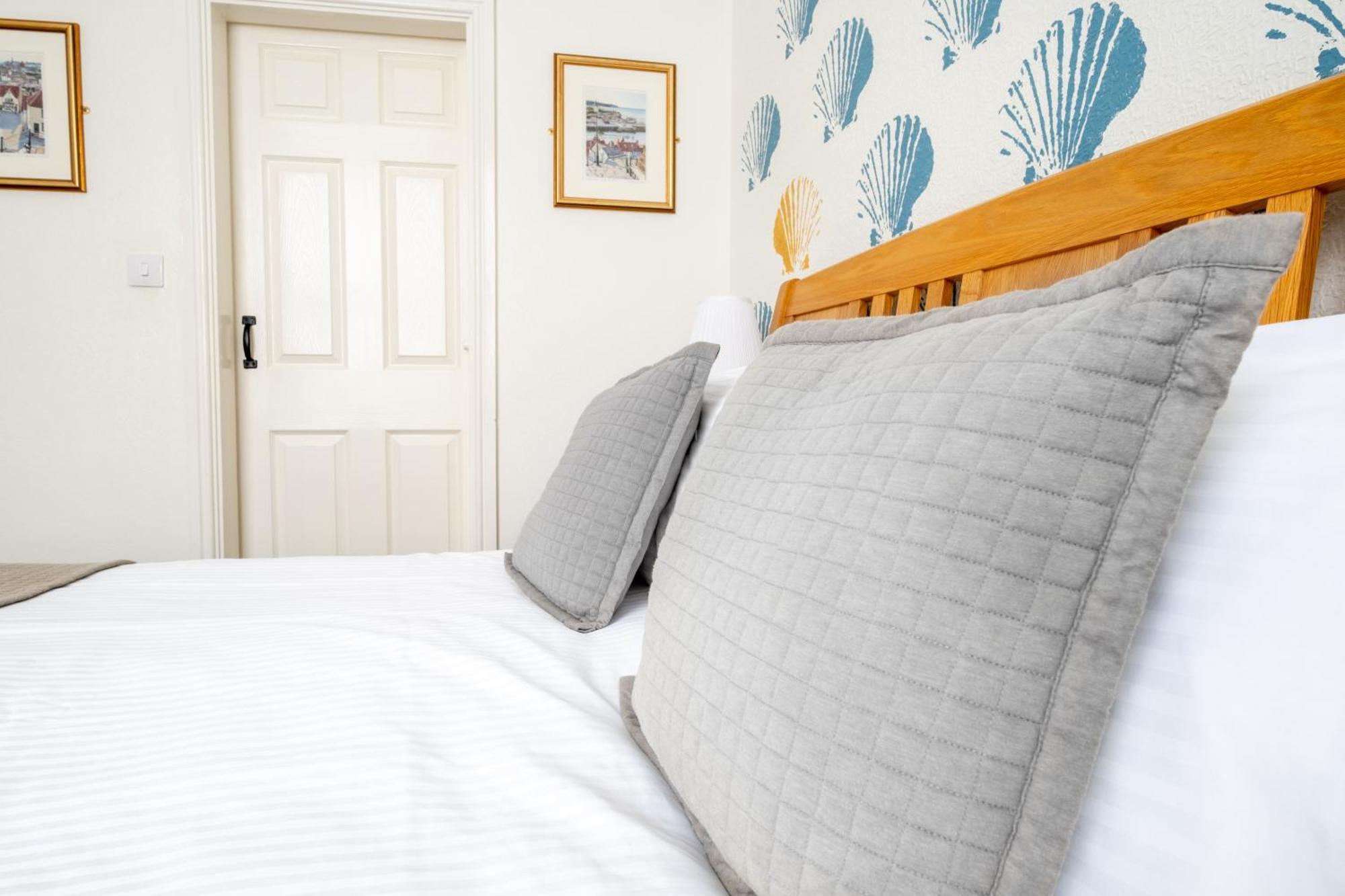 Number 7 Guest House Whitby Bagian luar foto