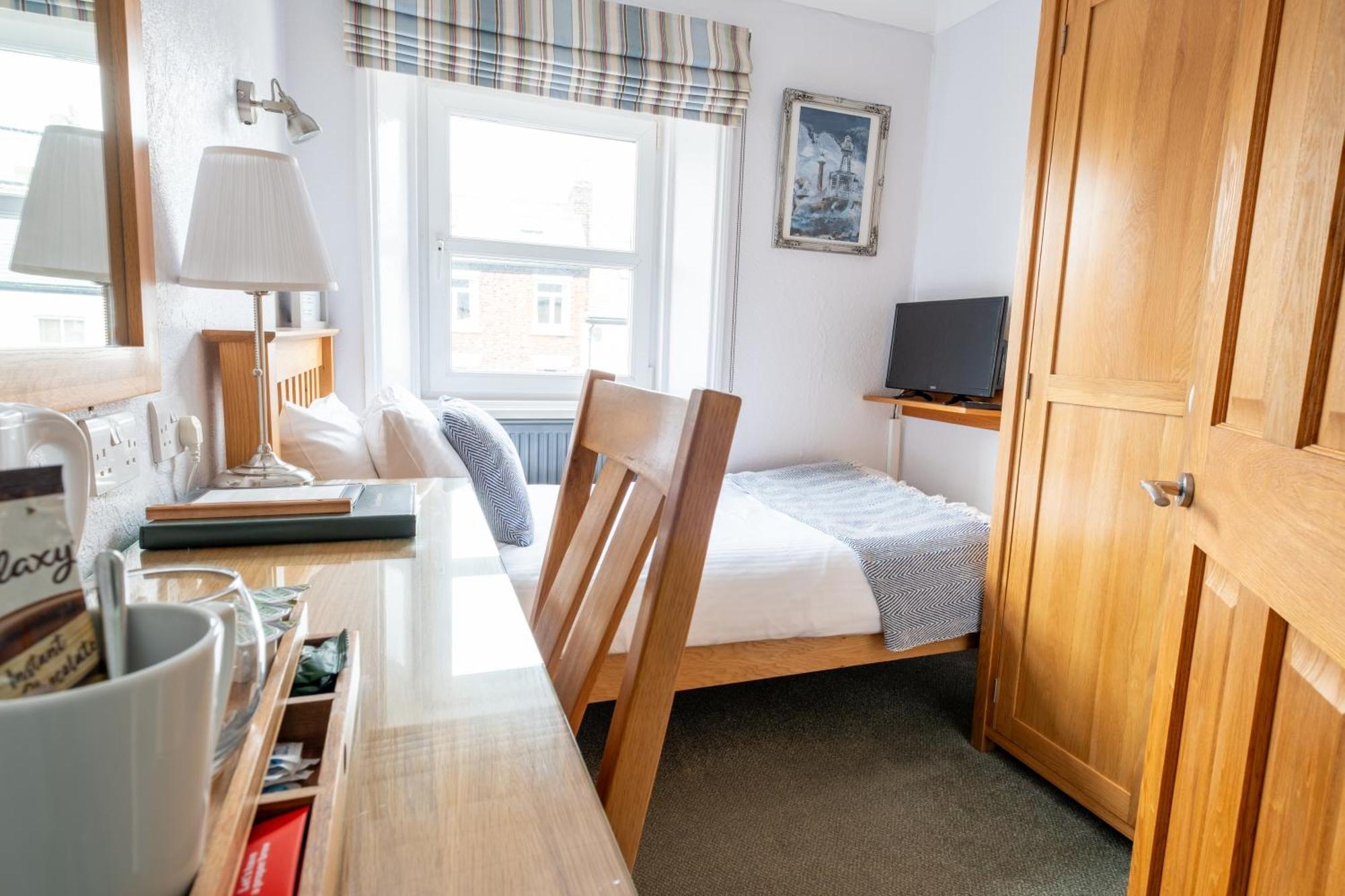 Number 7 Guest House Whitby Bagian luar foto