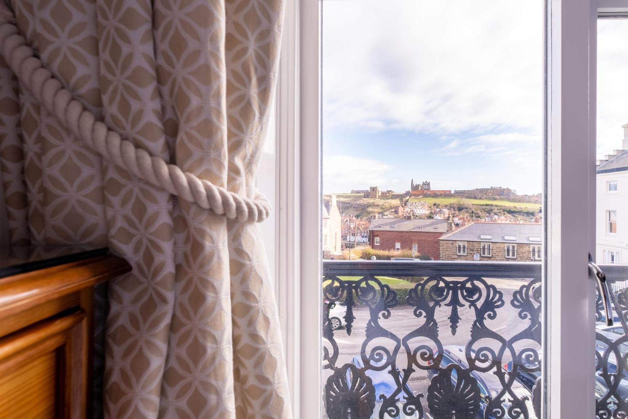 Number 7 Guest House Whitby Bagian luar foto